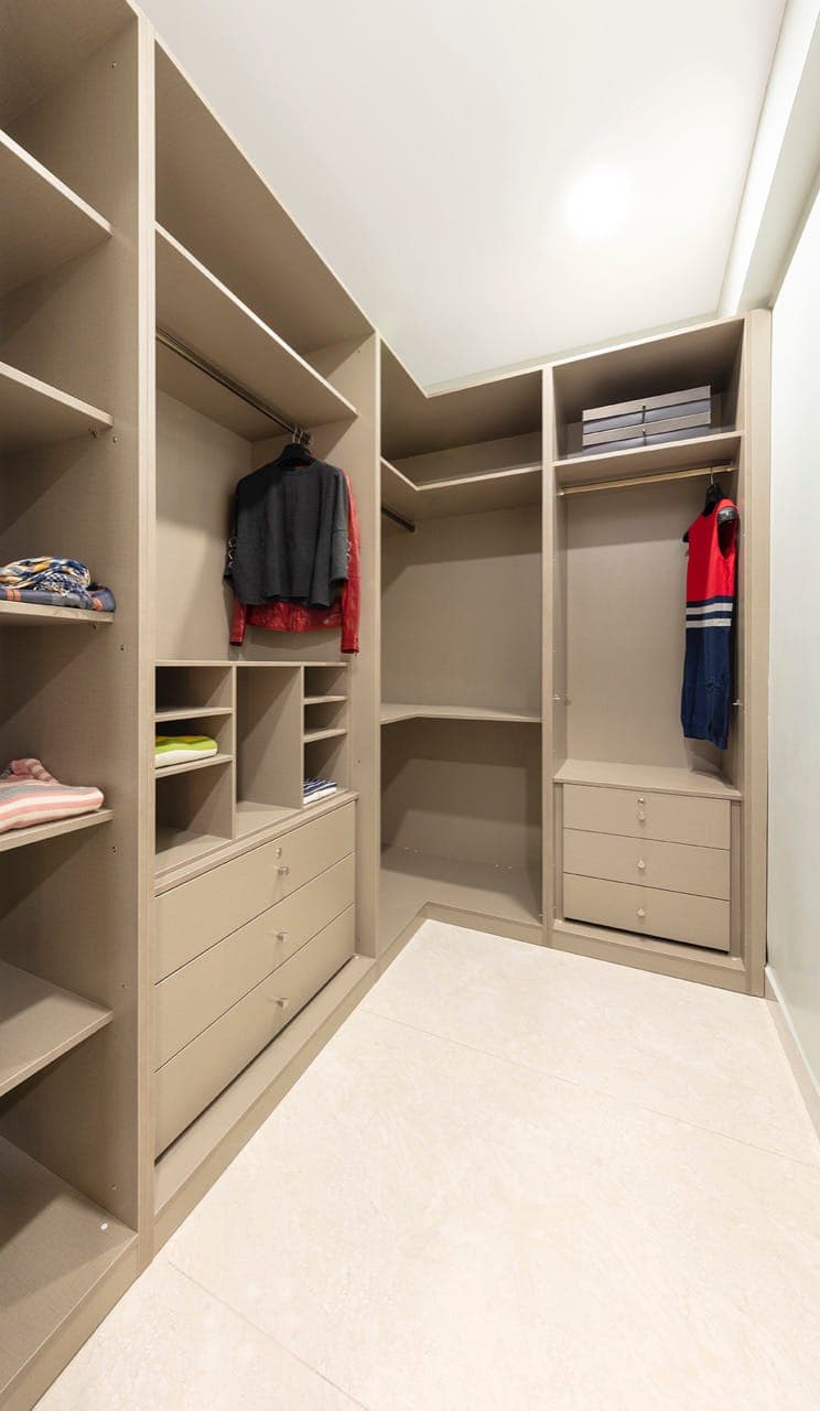 Wardrobes & Closets